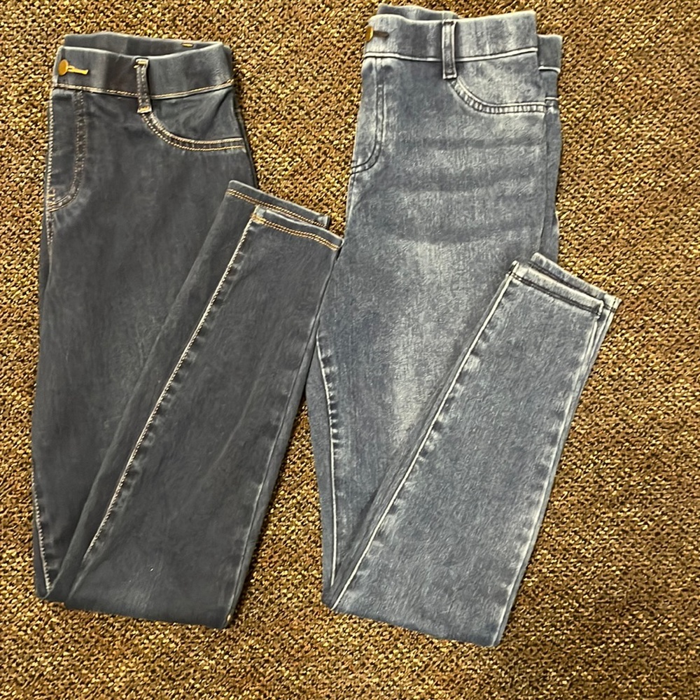 2 pairs of Time & Tru blue Jeans